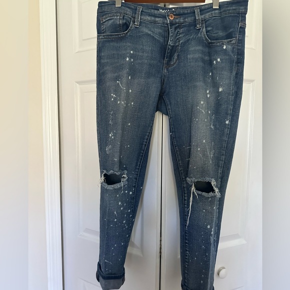 Mossimo Denim, Mid-Rise Skinny distressed jeans. Size 12/31 - Picture 3 of 9
